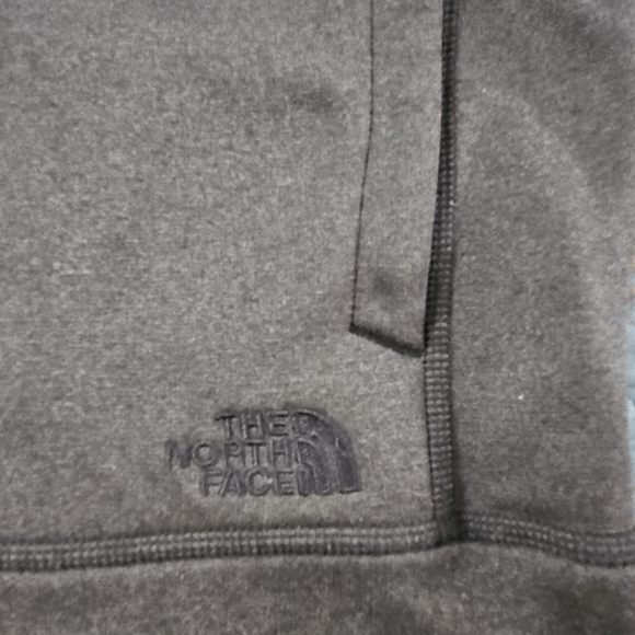 The North Face Mock Neck Pullover. #1311 - Picture 2 of 6